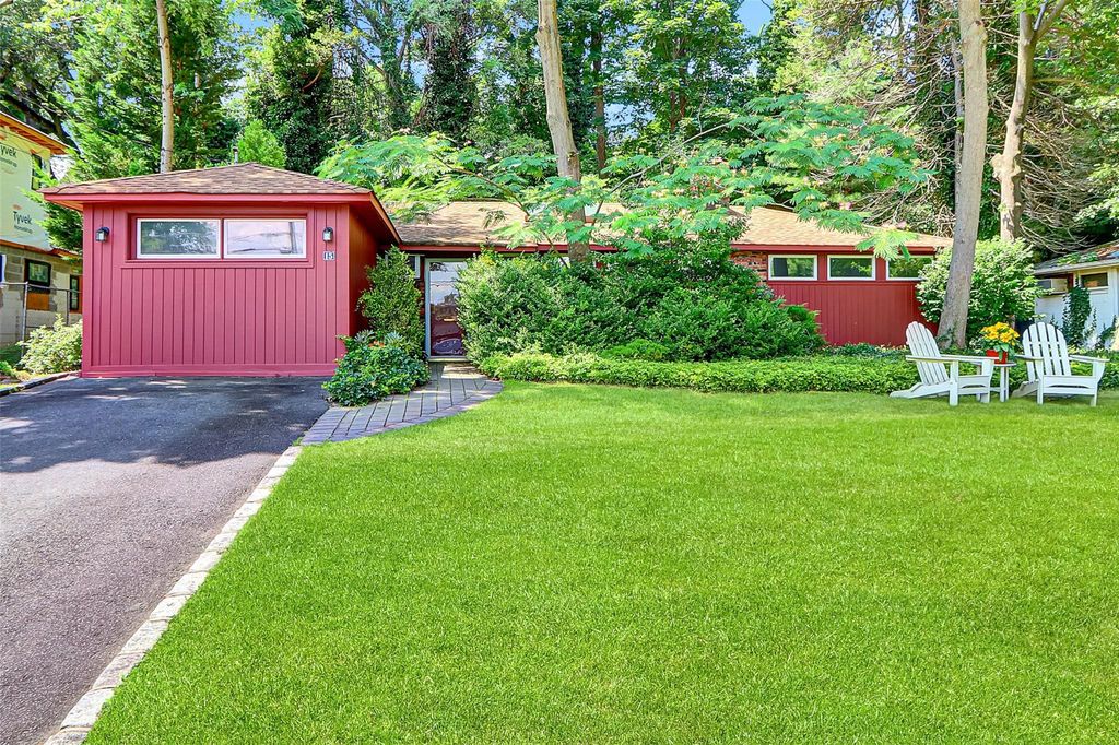 15 Wellington Road, Greenvale, NY 11548