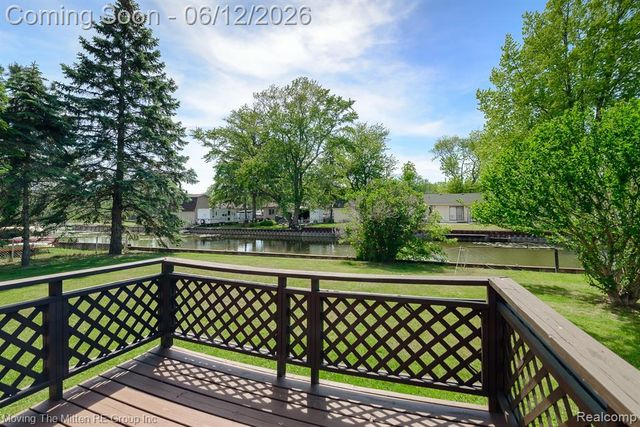 35382 Eldon Drive, Rockwood, MI 48173