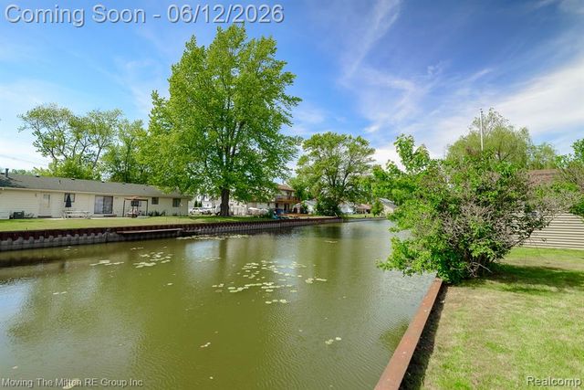 35382 Eldon Drive, Rockwood, MI 48173