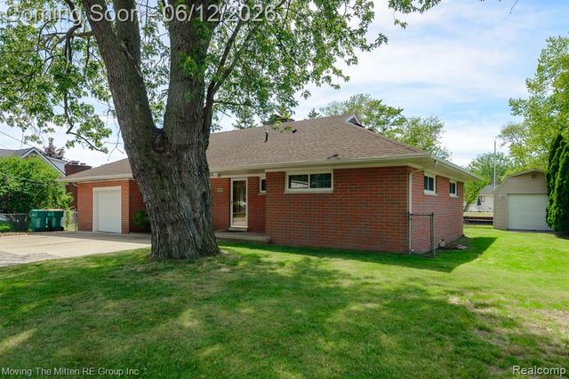 35382 Eldon Drive, Rockwood, MI 48173