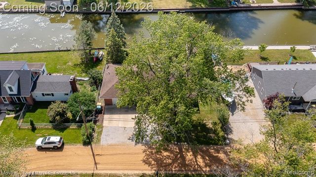 35382 Eldon Drive, Rockwood, MI 48173