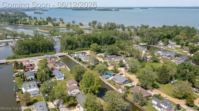 35382 Eldon Drive, Rockwood, MI 48173