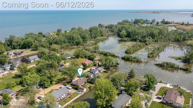35382 Eldon Drive, Rockwood, MI 48173