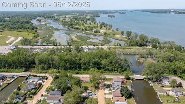 35382 Eldon Drive, Rockwood, MI 48173