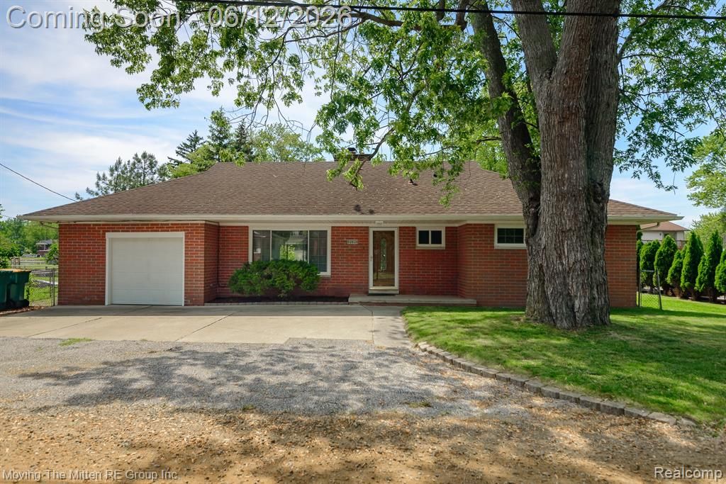 35382 Eldon Drive, Rockwood, MI 48173