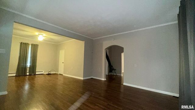 1206 S MAIN Street, Benton, IL 62812