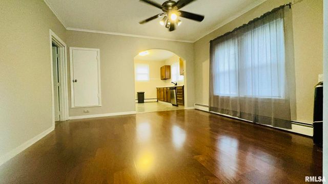 1206 S MAIN Street, Benton, IL 62812