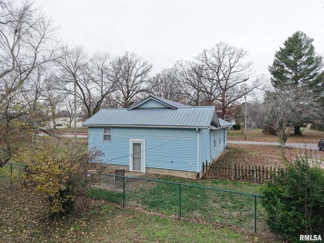 1206 S MAIN Street, Benton, IL 62812