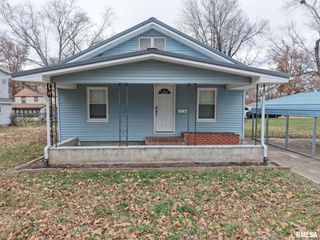 1206 S MAIN Street, Benton, IL 62812