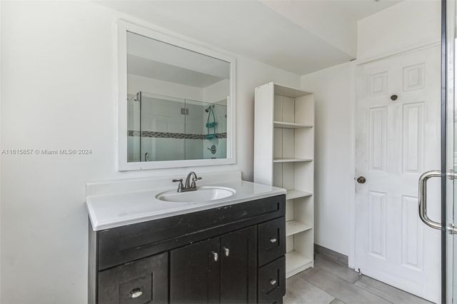 633 N Crescent Dr, Hollywood, FL 33021