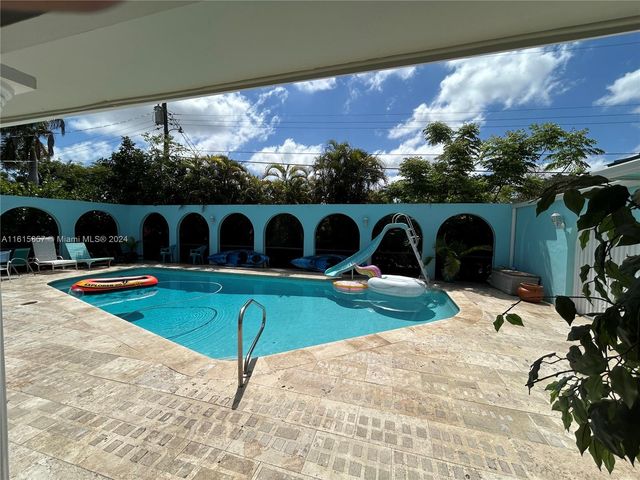 633 N Crescent Dr, Hollywood, FL 33021