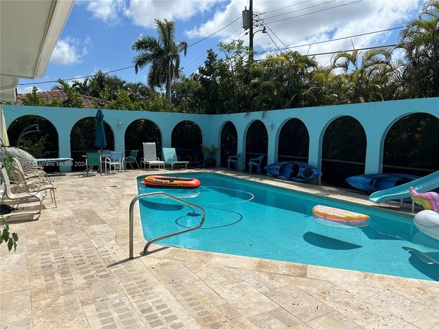 633 N Crescent Dr, Hollywood, FL 33021