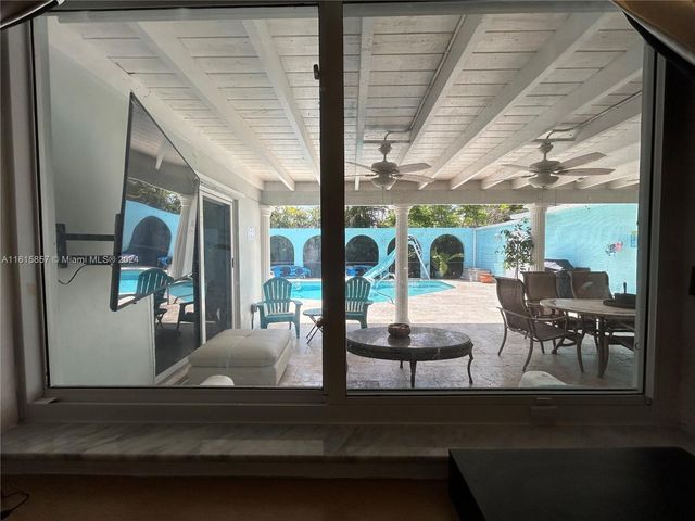 633 N Crescent Dr, Hollywood, FL 33021