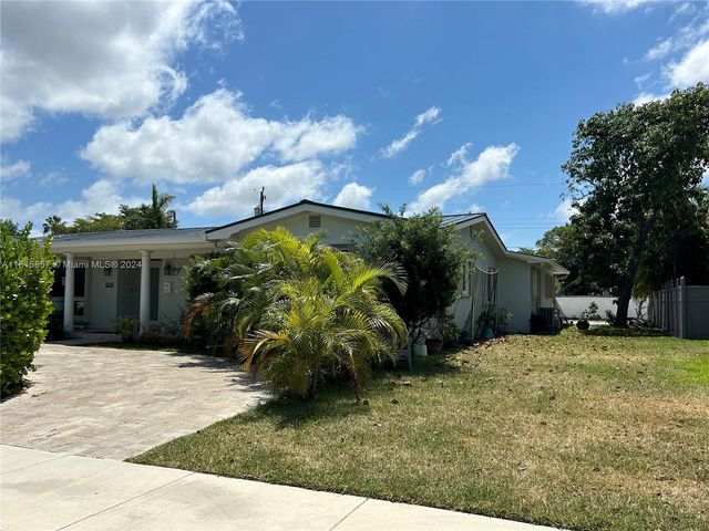 633 N Crescent Dr, Hollywood, FL 33021