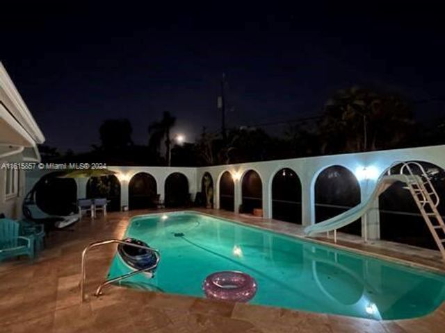 633 N Crescent Dr, Hollywood, FL 33021