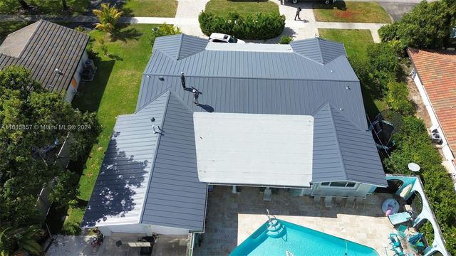 633 N Crescent Dr, Hollywood, FL 33021