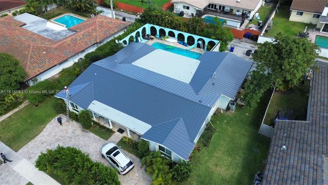 633 N Crescent Dr, Hollywood, FL 33021