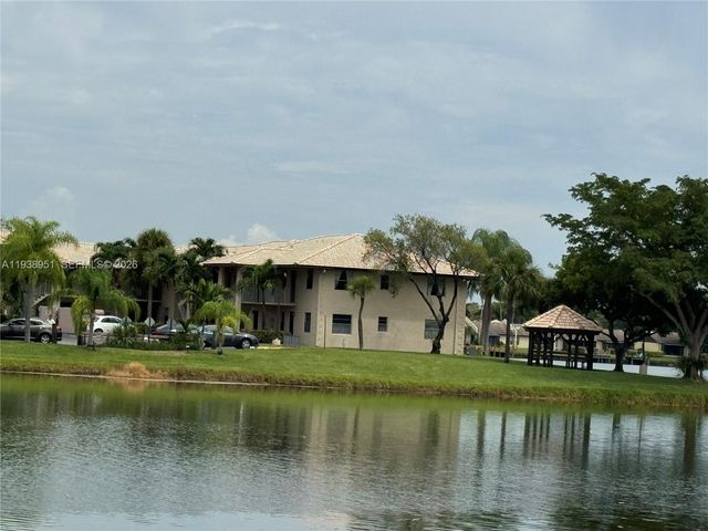 5580 Lakeside Dr 205, Margate, FL 33063