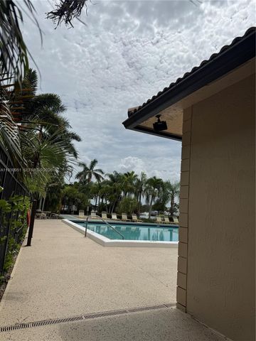 5580 Lakeside Dr 205, Margate, FL 33063