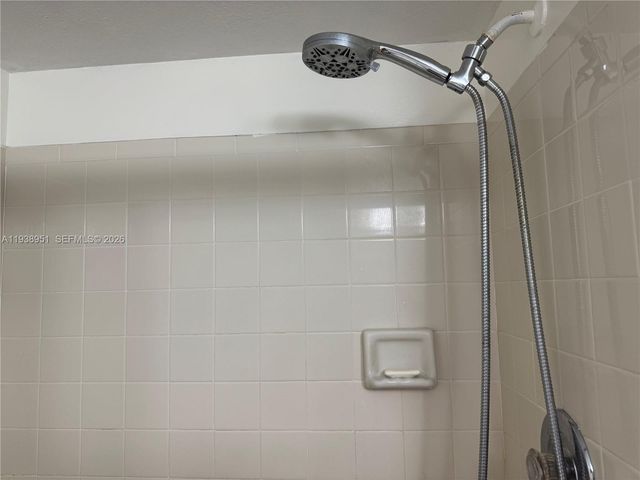 5580 Lakeside Dr 205, Margate, FL 33063