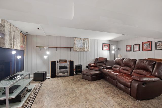 736 Deborah Avenue, Elgin, IL 60123