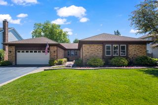 4017 N Walnut Avenue, Arlington Heights, IL 60004