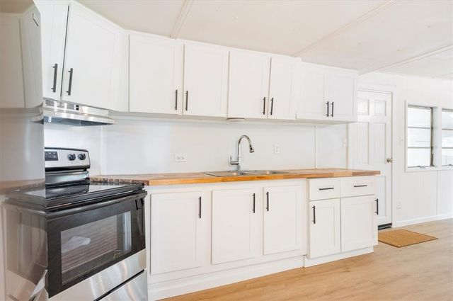 24 Sangster Road, Jesup, GA 31545