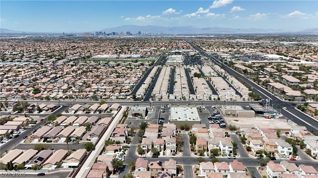 1137 Village Crossing Lane, Las Vegas, NV 89183