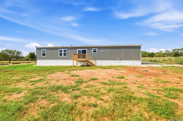 95 County Road 403, Floresville, TX 78114