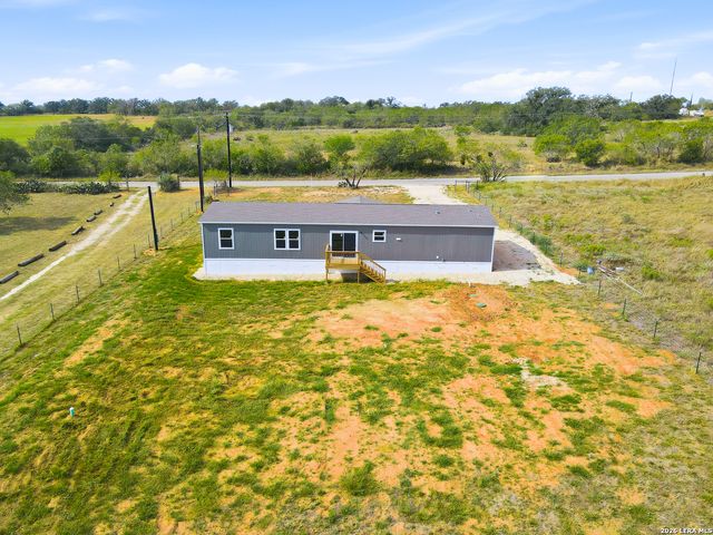 95 County Road 403, Floresville, TX 78114