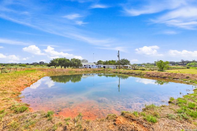 95 County Road 403, Floresville, TX 78114