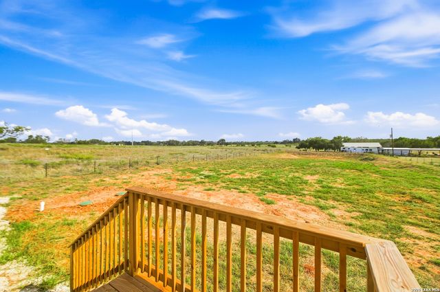 95 County Road 403, Floresville, TX 78114