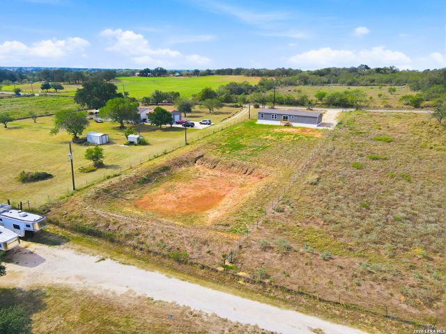 95 County Road 403, Floresville, TX 78114