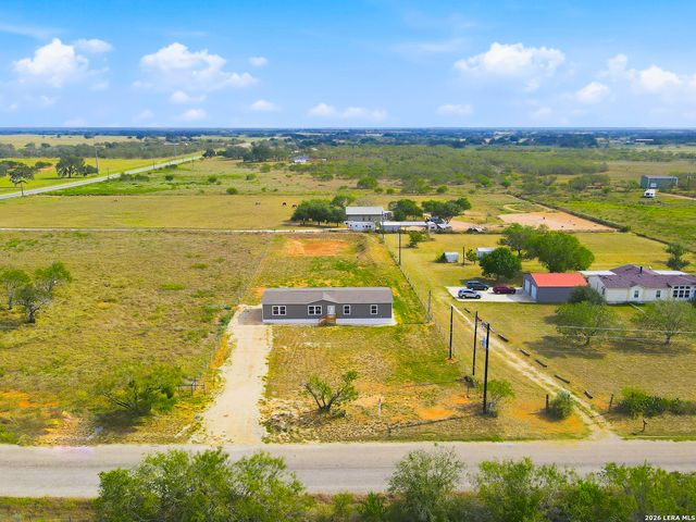 95 County Road 403, Floresville, TX 78114