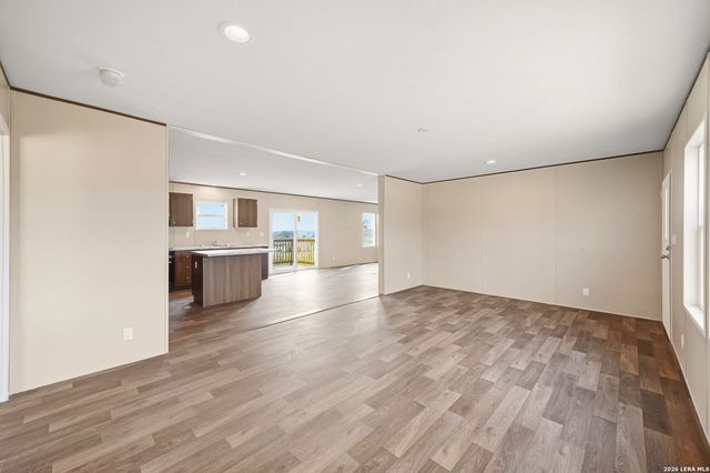 95 County Road 403, Floresville, TX 78114