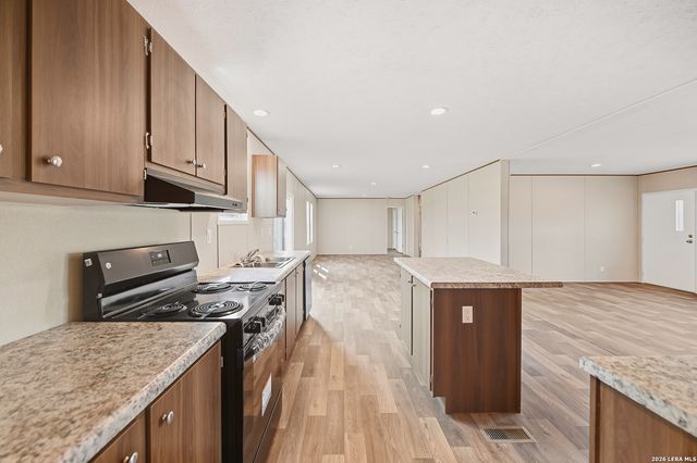 95 County Road 403, Floresville, TX 78114