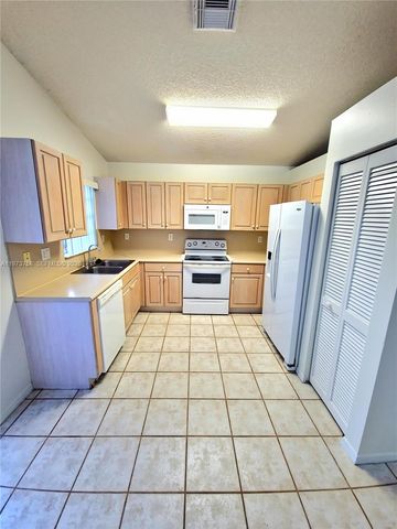 16254 SW 100th Ter, Miami, FL 33196