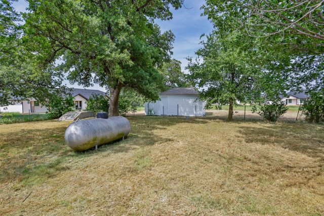 65 Kirby Street, Callisburg, TX 76240