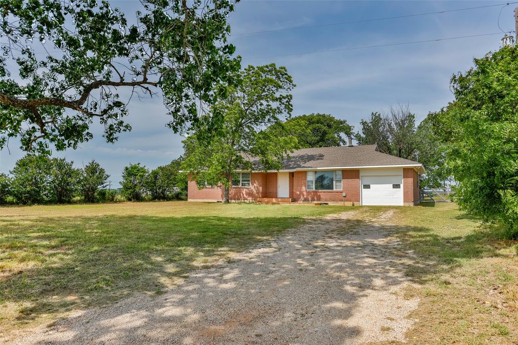 65 Kirby Street, Callisburg, TX 76240