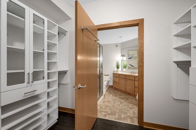 317 Groveland Avenue 305, Minneapolis, MN 55403