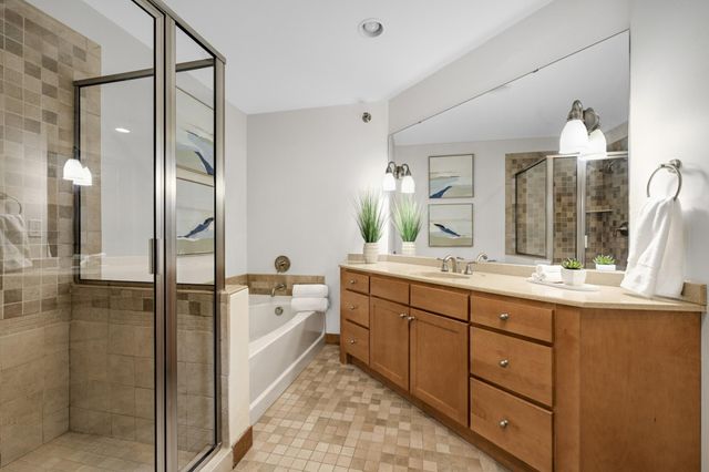 317 Groveland Avenue 305, Minneapolis, MN 55403