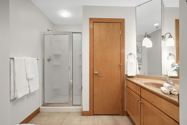 317 Groveland Avenue 305, Minneapolis, MN 55403