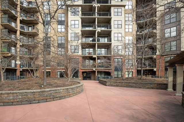 317 Groveland Avenue 305, Minneapolis, MN 55403