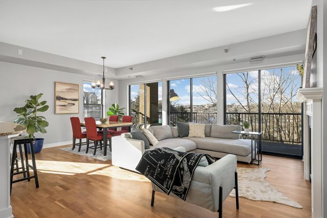 317 Groveland Avenue 305, Minneapolis, MN 55403