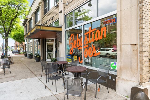 317 Groveland Avenue 305, Minneapolis, MN 55403