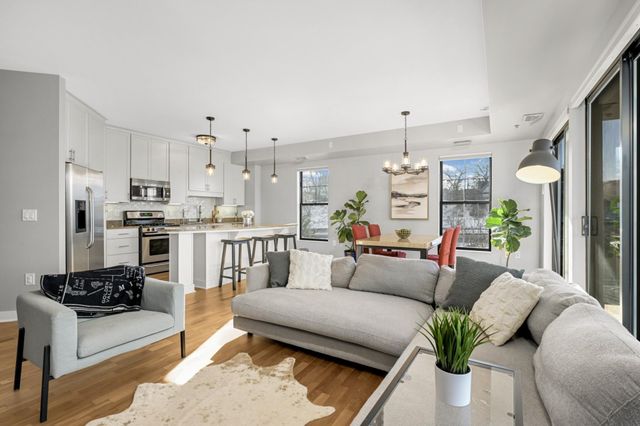 317 Groveland Avenue 305, Minneapolis, MN 55403