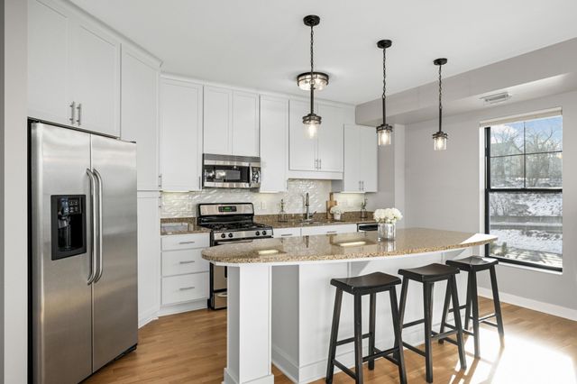 317 Groveland Avenue 305, Minneapolis, MN 55403