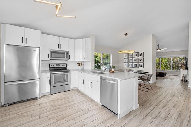 4811 BAYSHORE BOULEVARD 203, Tampa, FL 33611