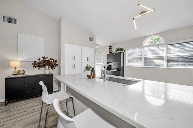 4811 BAYSHORE BOULEVARD 203, Tampa, FL 33611