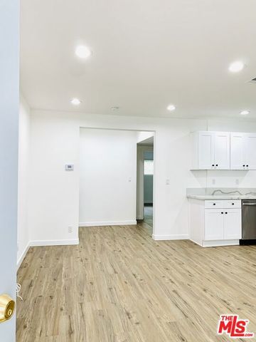 5263 Riverton Avenue 3, North Hollywood (los Angeles), CA 91601